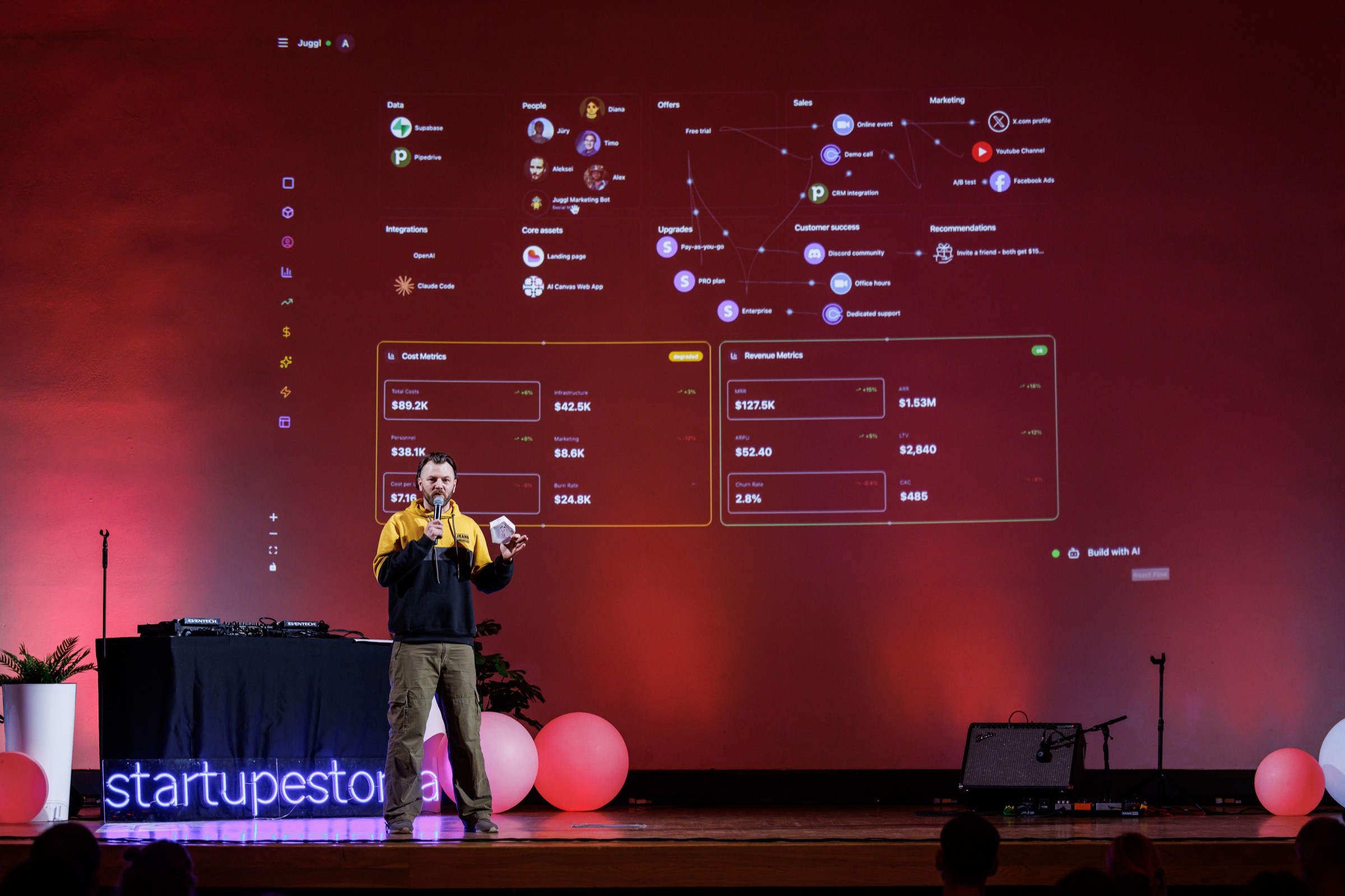Alex Farlander presenting a digital business system on stage